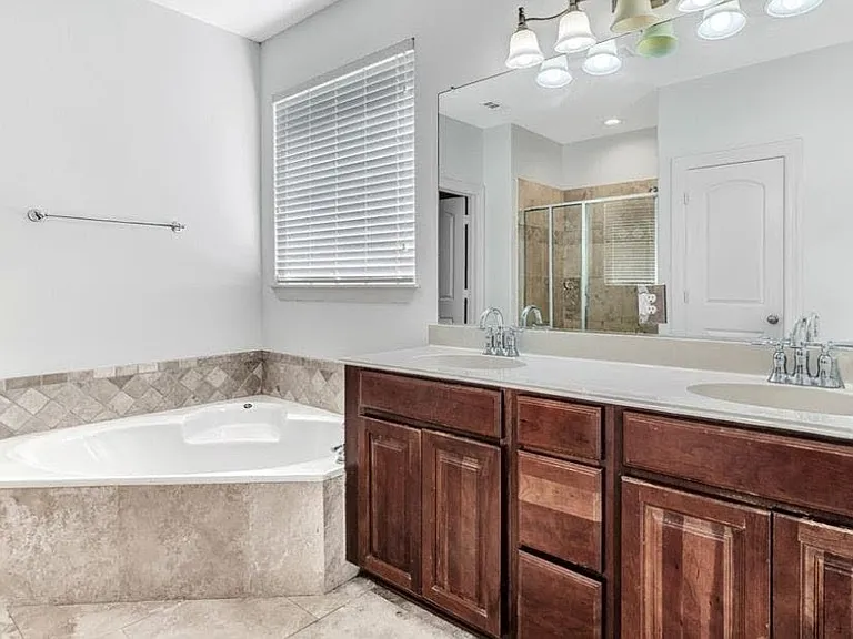 9839 Planters Row Dr — Photo 16