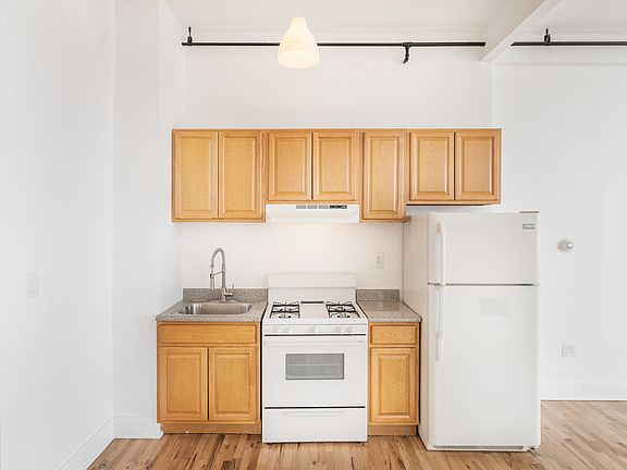 5th image of 47 Thames St #304B