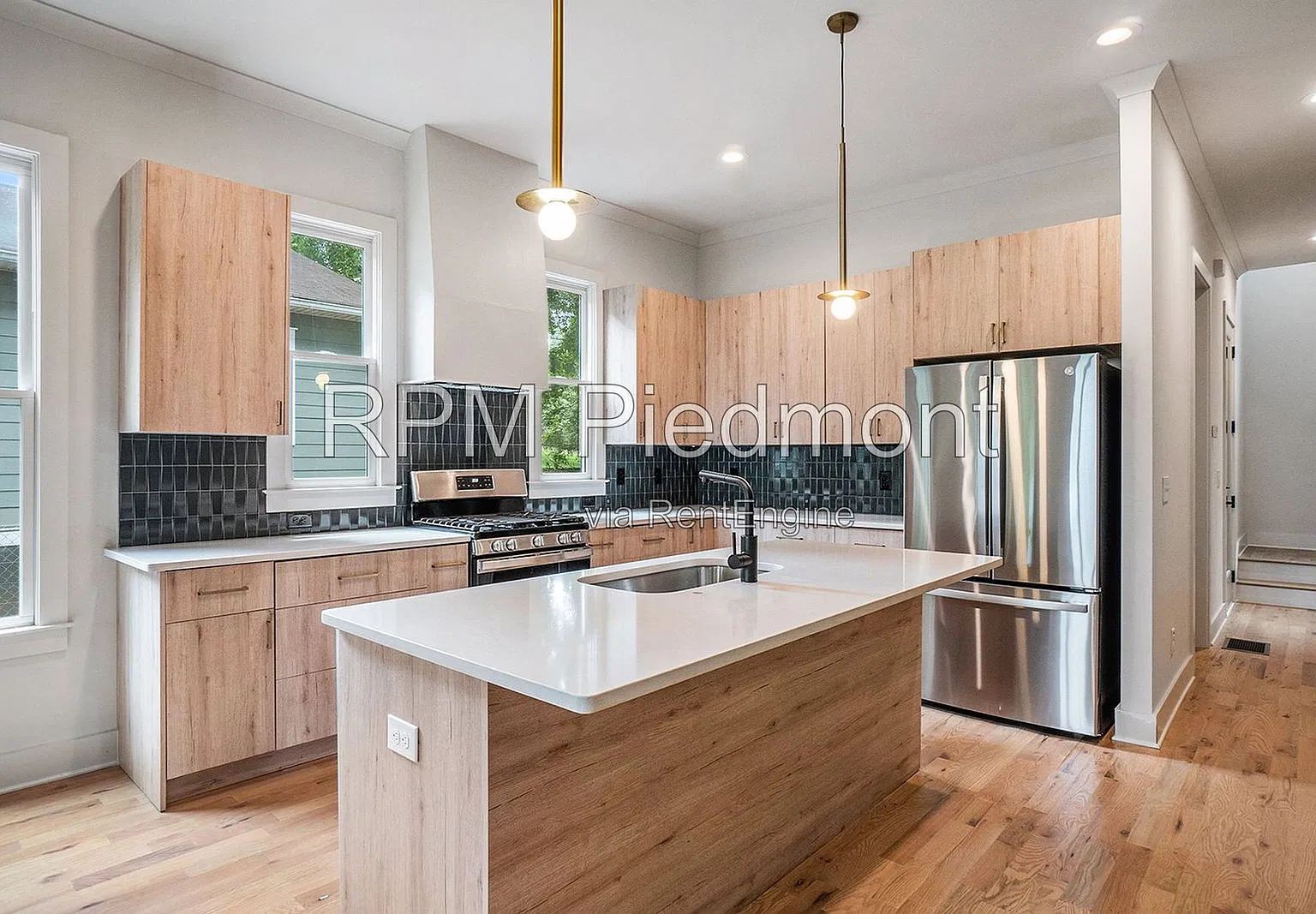 1081 Hill St SE — Photo 3