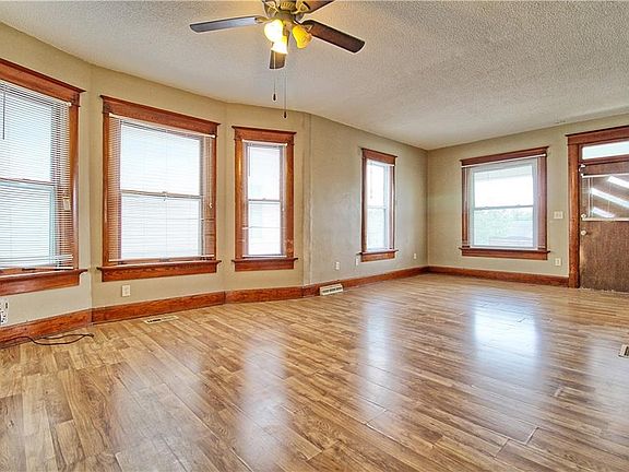 4th image of 2945 Sylvanie St
