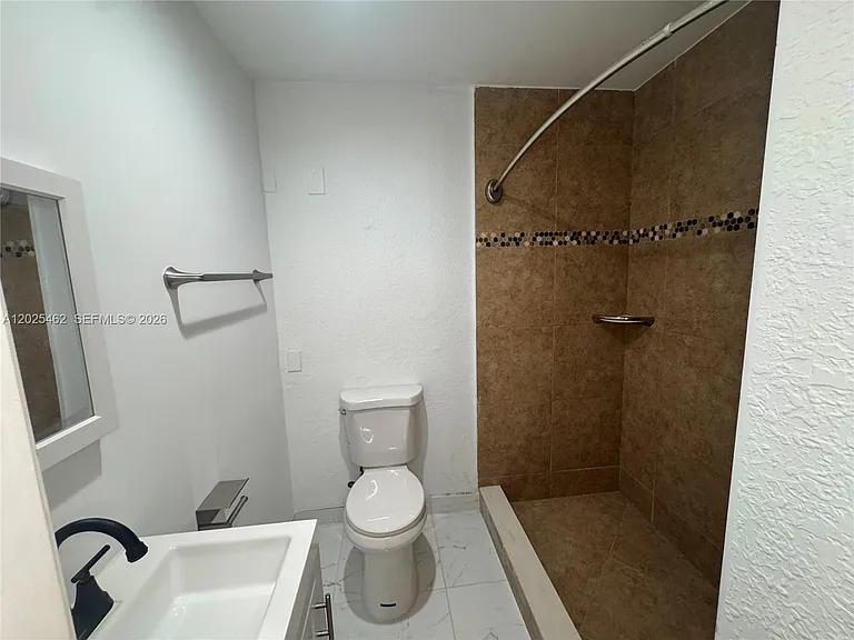 823 NE 19th Ave #13 — Photo 15