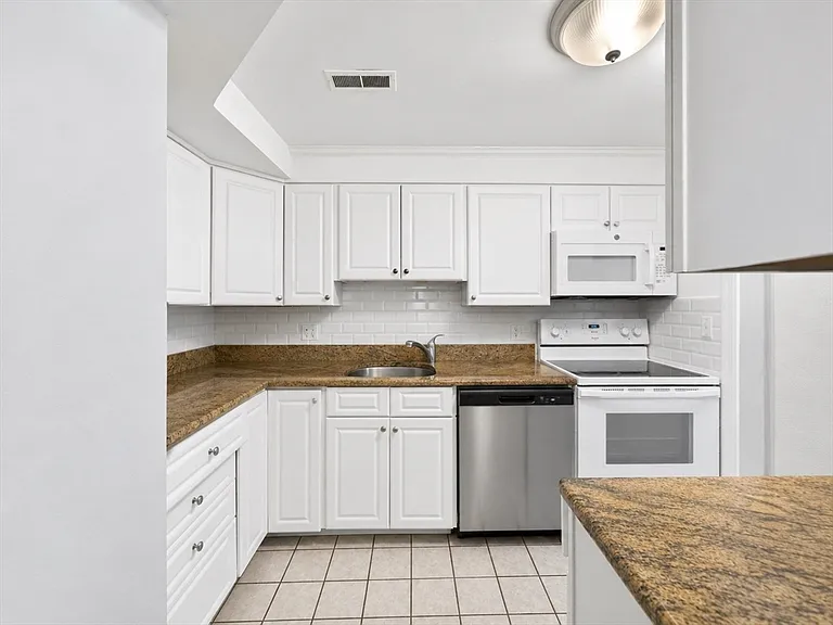 68 Jericho Rd #68 — Photo 4