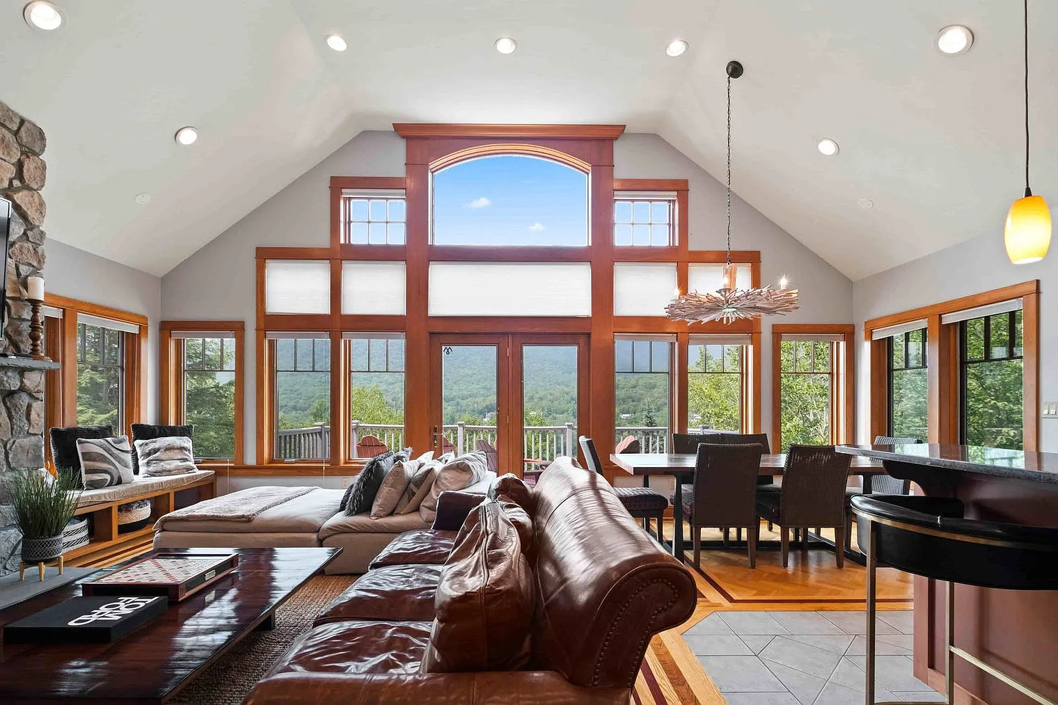 7 bed, 4.0 bath, 4499 sqft, $36,420 — Photo 1