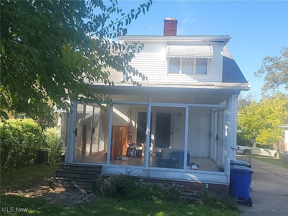 3rd image of 3911 Cypress Ave
