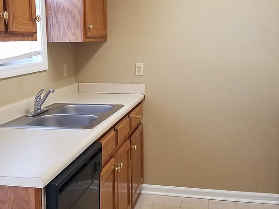 5th image of 1028 Brandy Ln APT 8