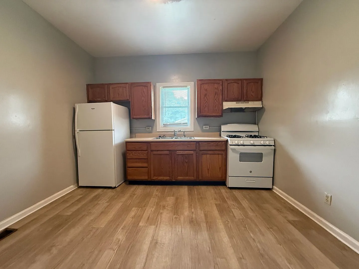 For Rent: 509 W 8th St! 3 Bed / 1 Bath House Pet Friendly! Washer & Dryer Hookups! — Photo 1