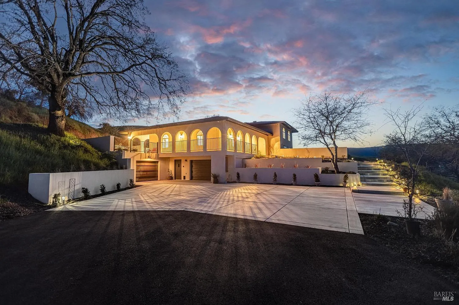 385 Vine Street photo 1