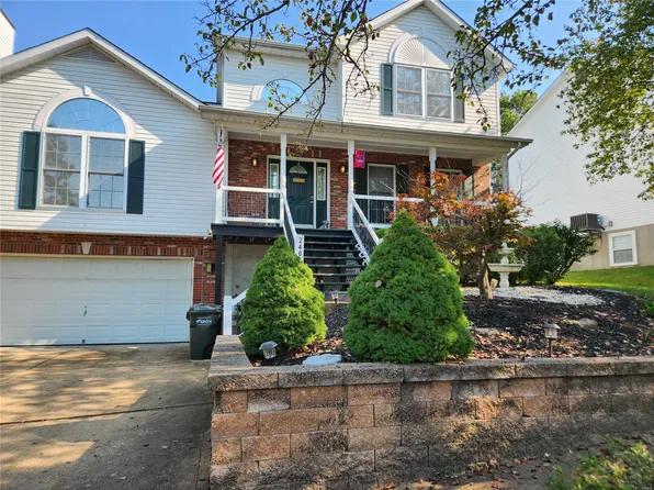 2400 Riverbluff Dr, Arnold, MO 63010