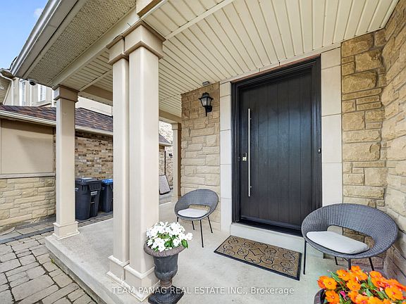 5th image of 11 Belleville Dr