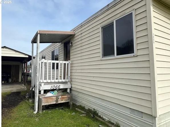 1066 NW Plateau Dr, Roseburg, OR 97471