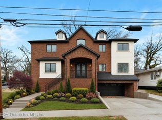 69 Elmbank St, Staten Island, NY 10312