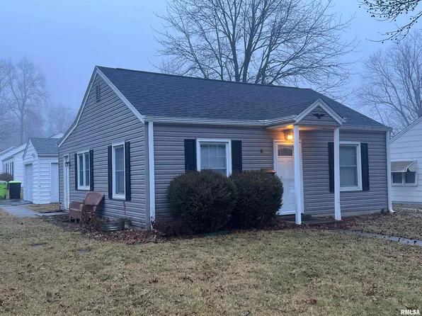 8 Baldwin Rd, Jacksonville, IL 62650