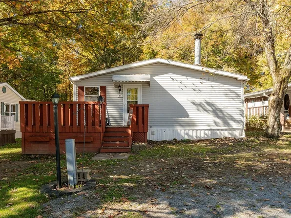 31 Emerald Dr, Grove City, PA 16127