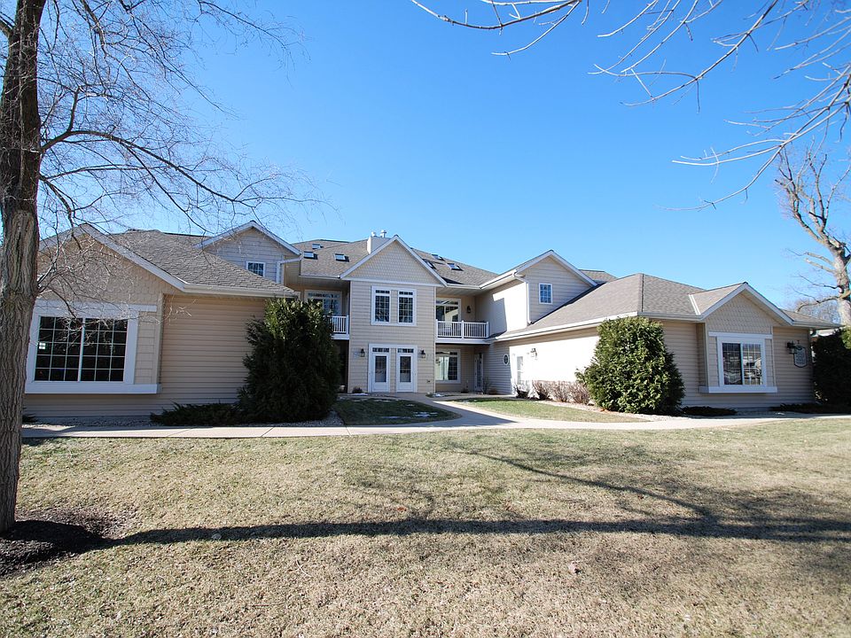 1st image of W398N5927 Autumn Woods Dr