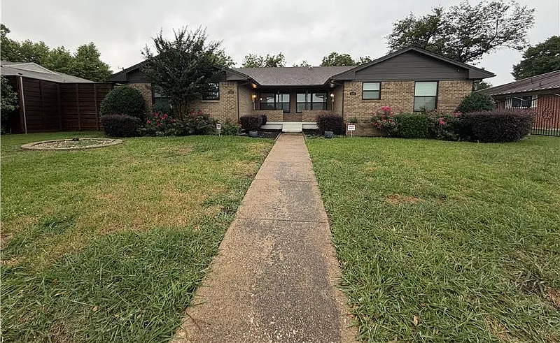 2 bed, 1300 sqft, $2,100 — Photo 1