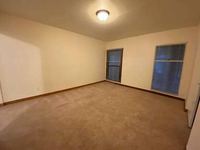 Regis Apartments — Photo 31
