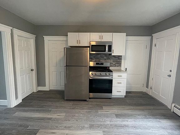 Kitchen/Dining room area