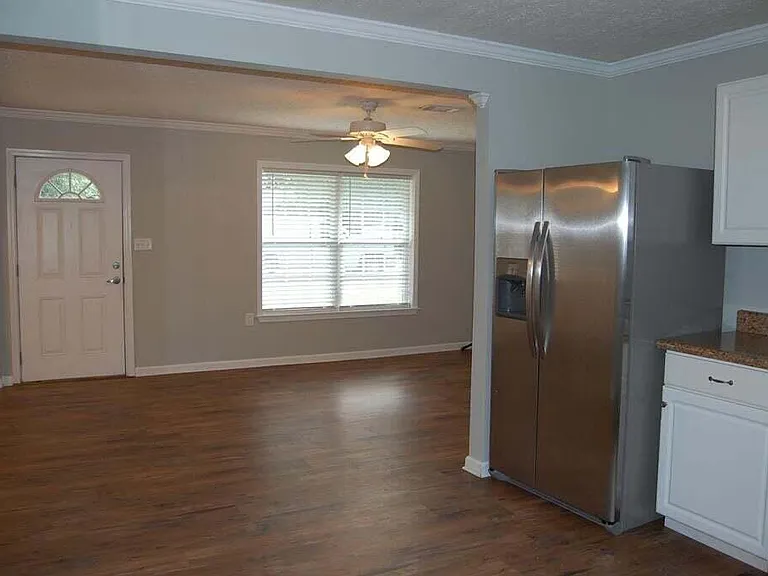 111 Smallridge St — Photo 6