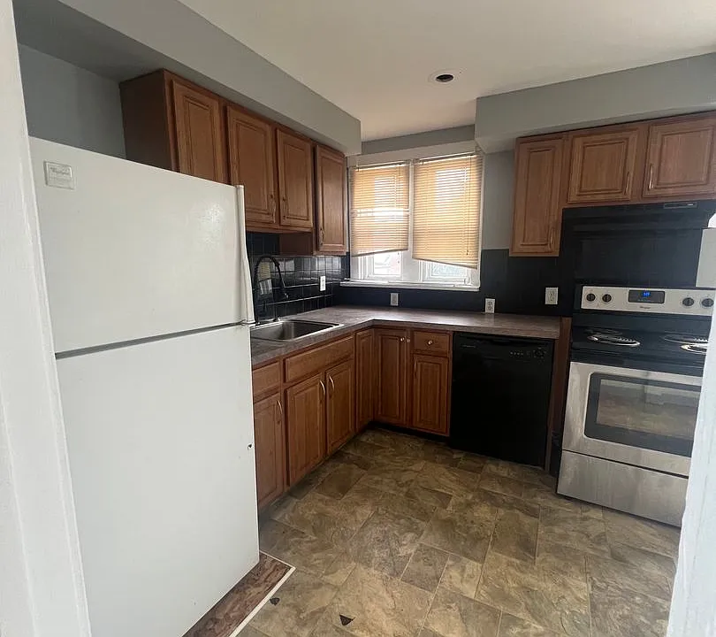 342 N 9th St