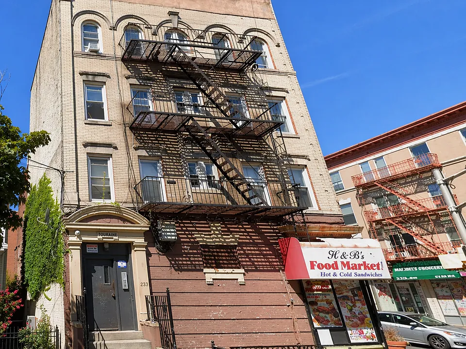 233 Littleton Ave #11