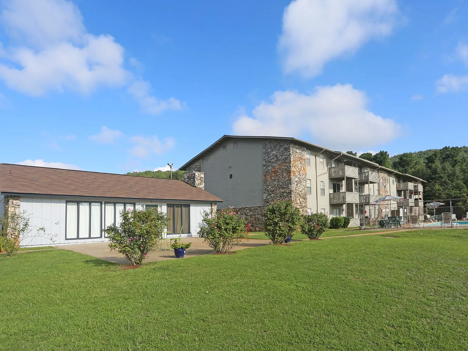 Coleman Place Apartments — Photo 1