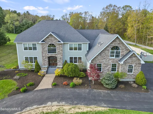 63 Blythewood Dr, Pittsfield, MA 01201