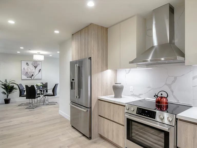 2224 Clement St — Photo 8