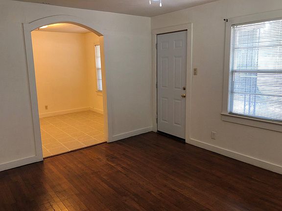 5th image of 1020 Fairview St