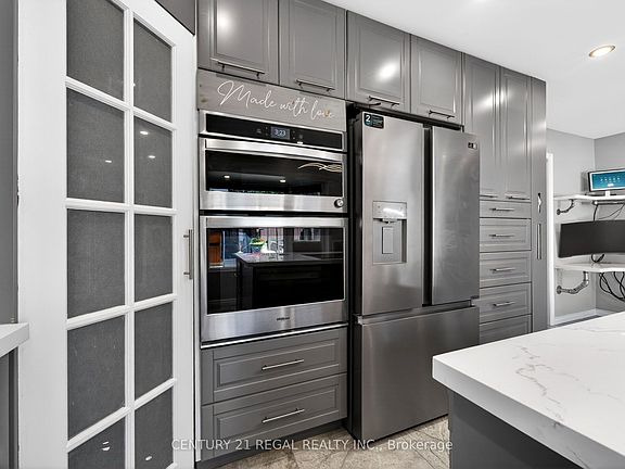 5th image of 481 Camelot Dr W