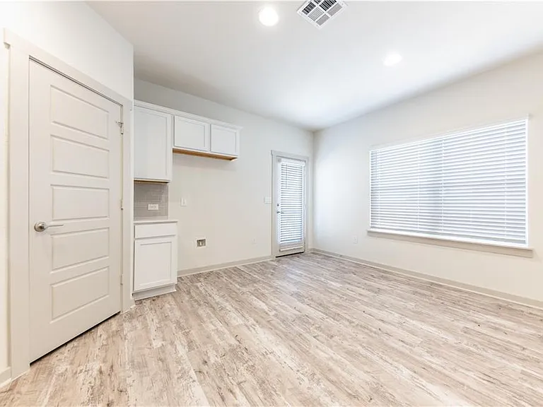 8304 Mimi Ln — Photo 14