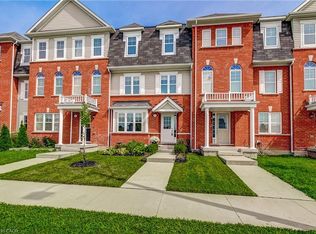 230 Avonsyde Blvd #3, Hamilton, ON L8B 1T9