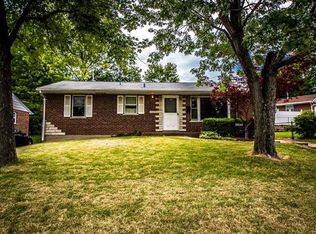 9842 Ione Ln, Saint Louis, MO 63123