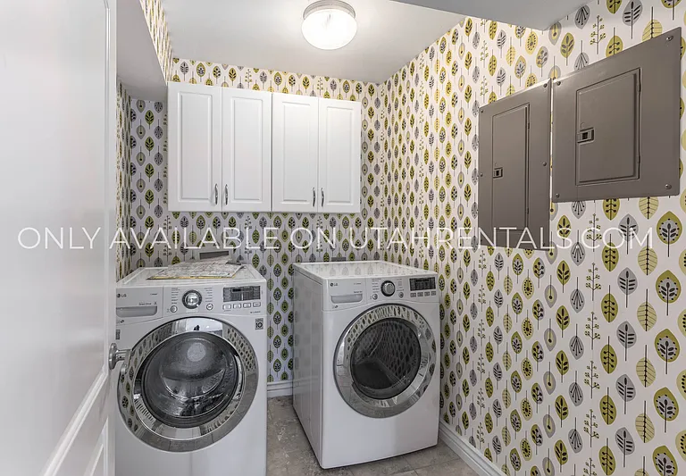1595 S 50 W — Photo 29