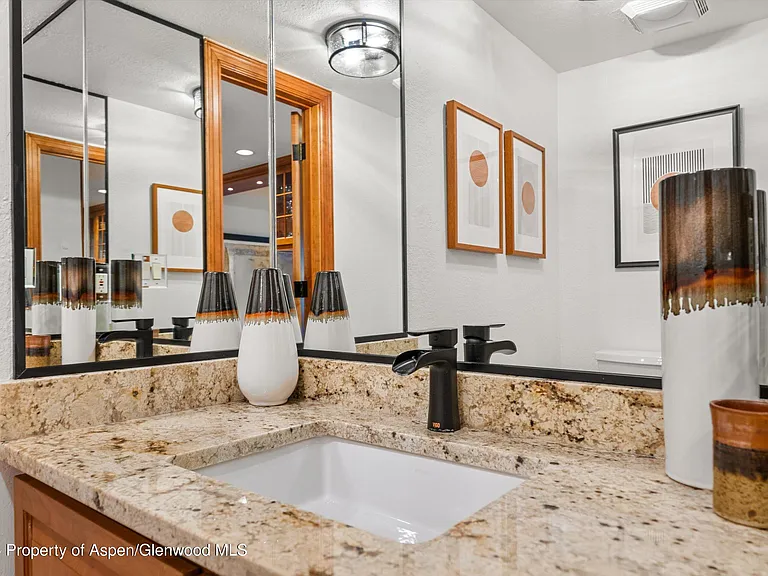 326 W Hopkins Ave — Photo 14