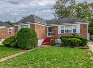 2975 Oceanside Rd, Oceanside, NY 11572