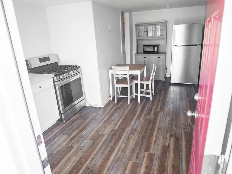 2-1078 Maple Ave — Photo 10