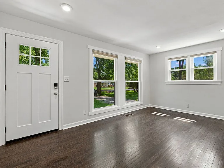 800 Oak St — Photo 5
