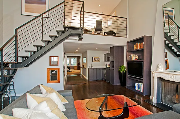 Sold by Hudson 3 Inc | media 13