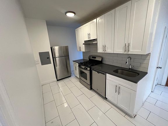 4th image of 158 Belmont Ave #305