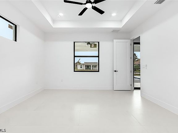 4th image of 1015 SW 8th Ct