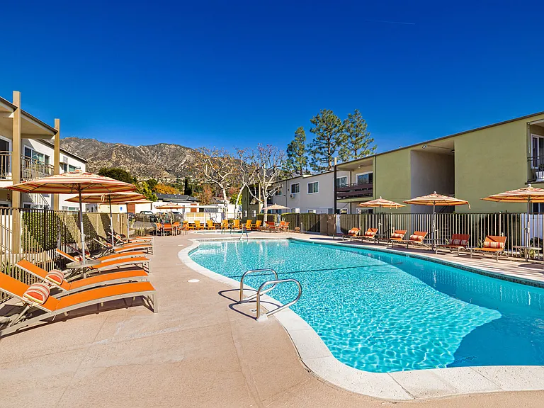 Summit La Crescenta — Photo 18