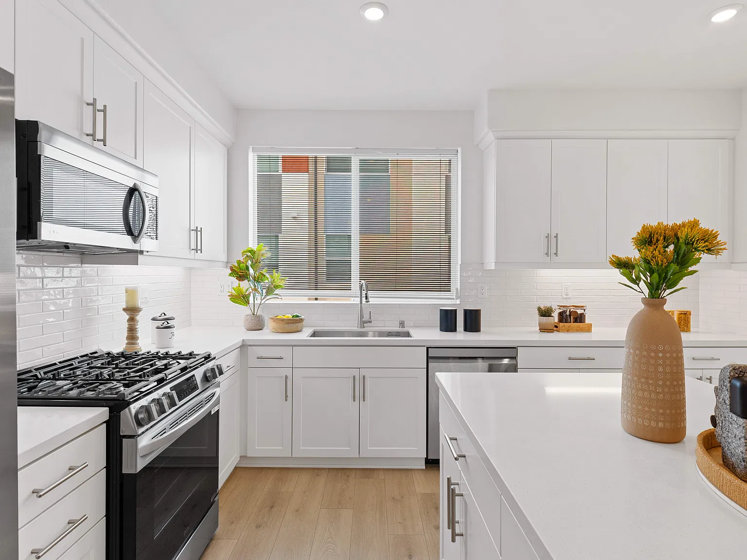 3 bed, 1869 sqft, $4,300 — Photo 3