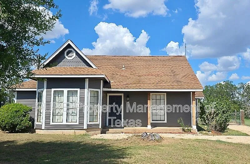 3 bed, 2.0 bath, 1353 sqft, $1,775 — Photo 1