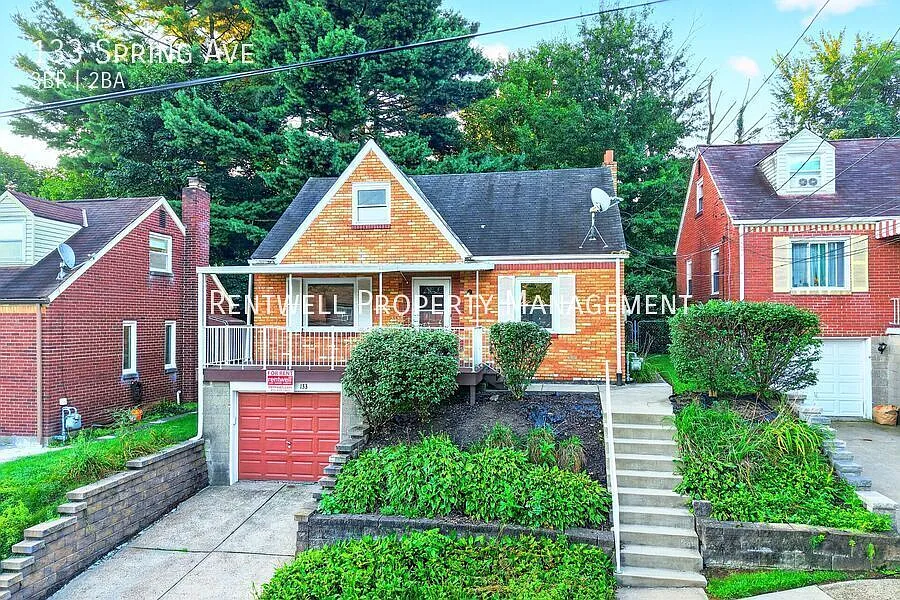 Charming 3-Bedroom Home with Garage, Porch & Spacious Yard — Photo 4