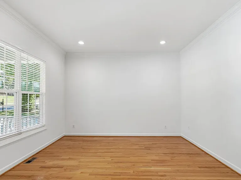 111 Sir Walker Ln — Photo 8