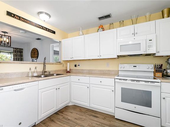 4th image of 1002 SE 23rd Ter