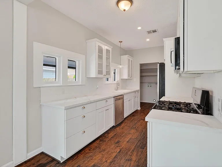 5401 N Capitol St — Photo 22