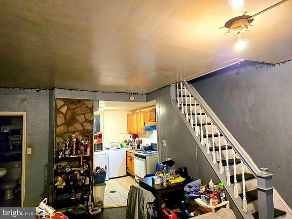 2nd image of 2549 S Fairhill St