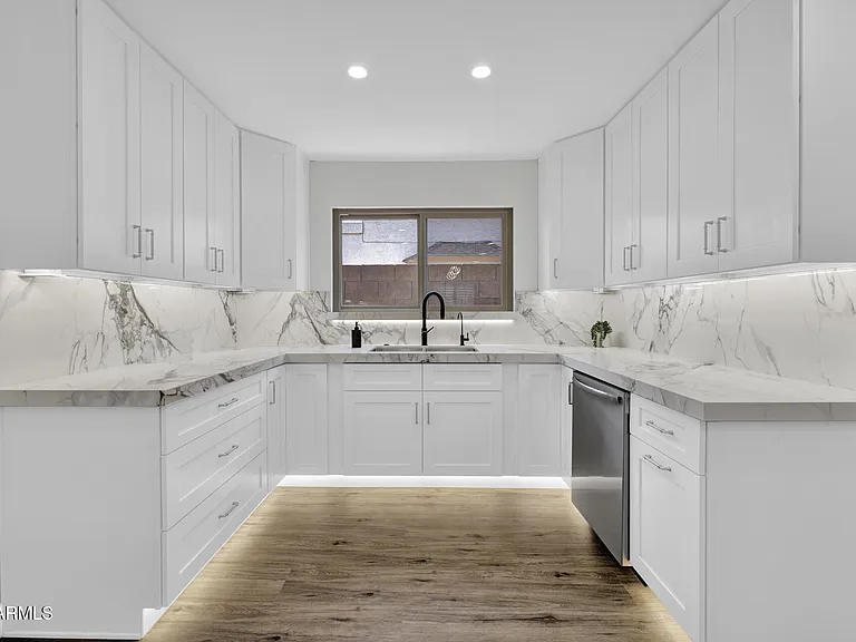 4760 W Wahalla Ln — Photo 9