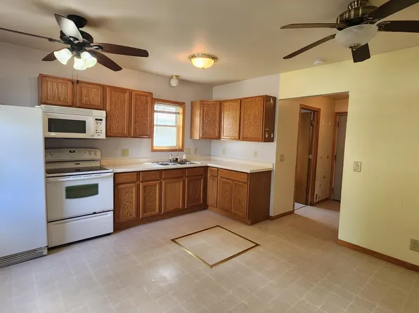 106 Monroe St SE, Hutchinson, MN 55350